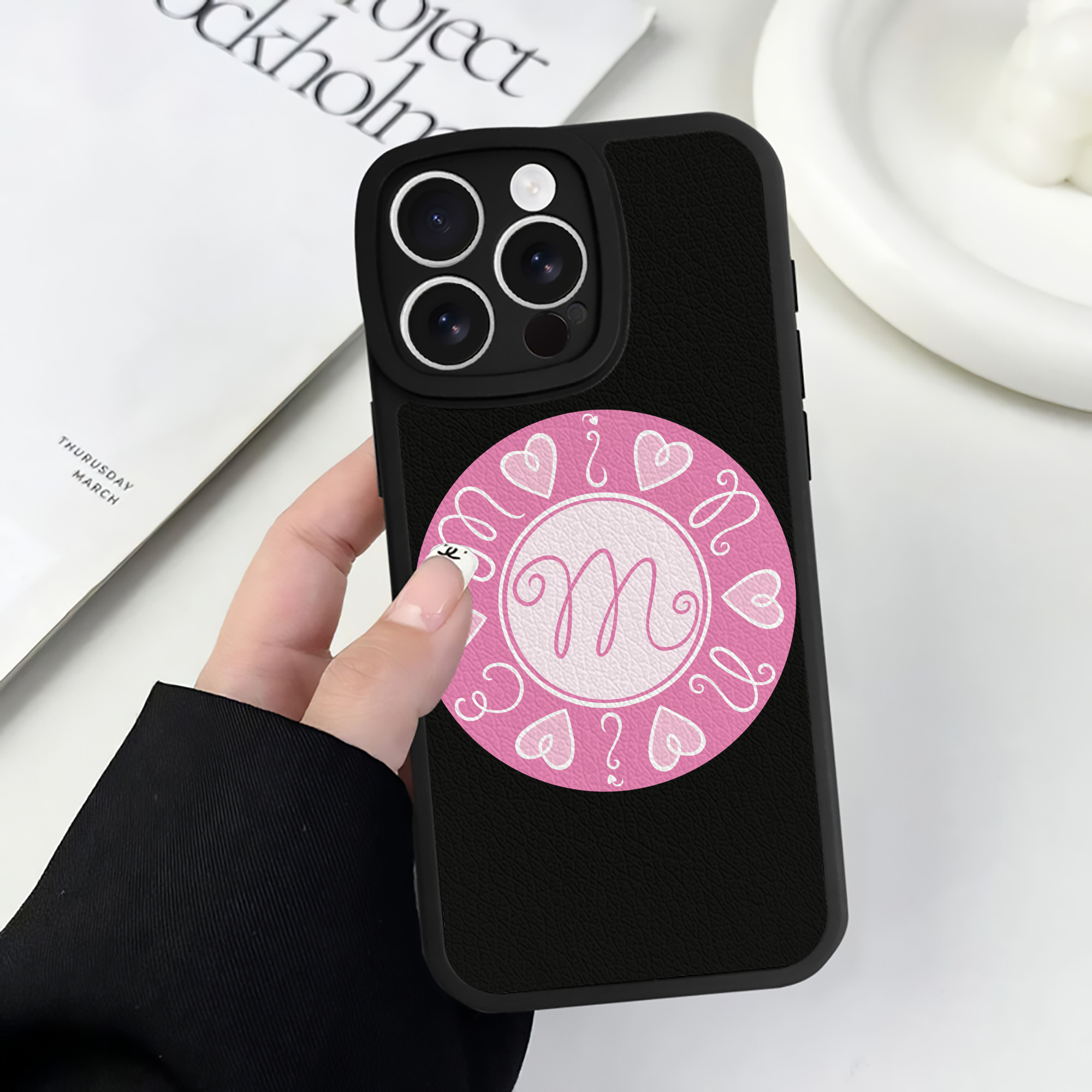 （画像用） ミッキーマウス Mickey Mouse 【iPhone 16シリーズ対応】シリコンスマホケース（レザー調） 材質：シリコン